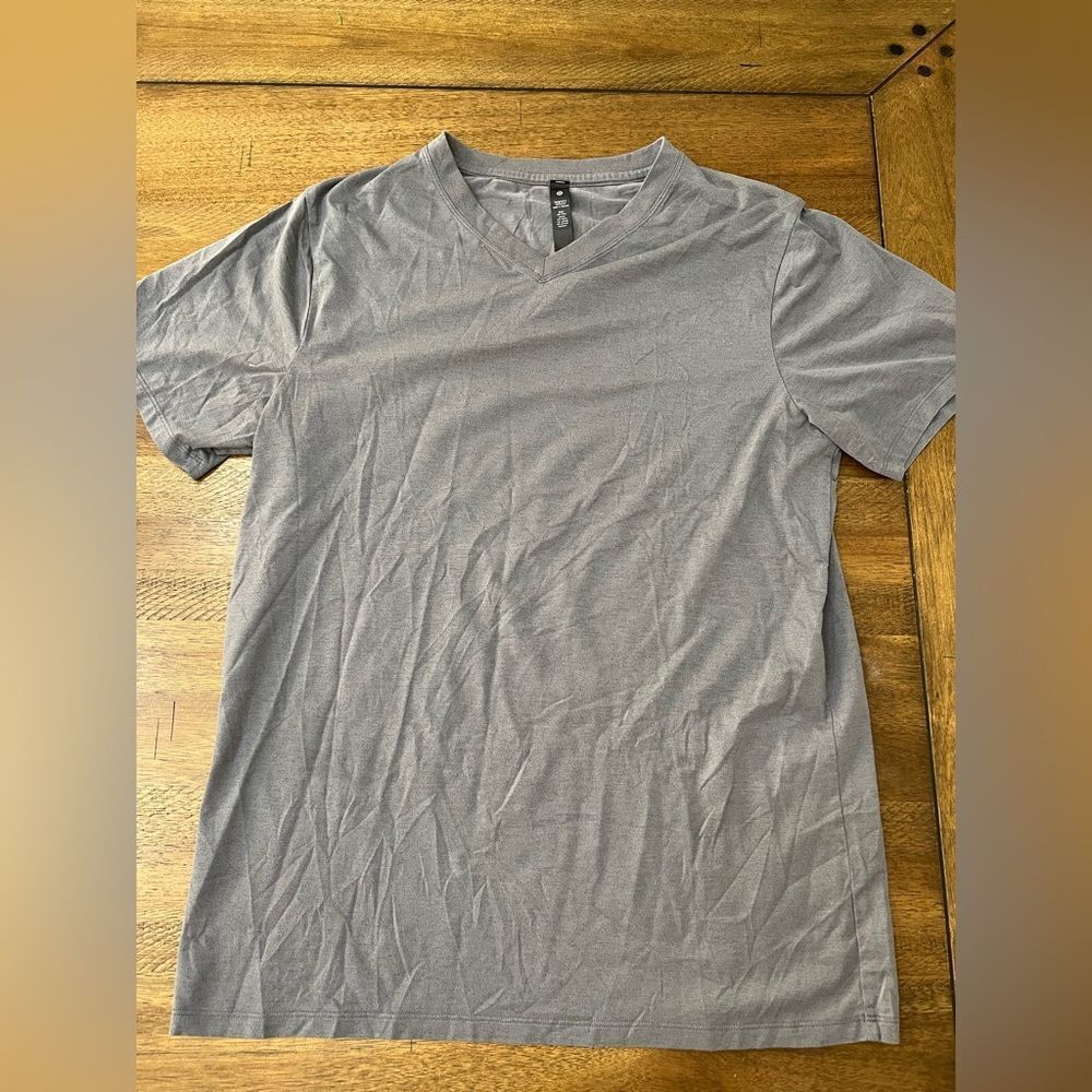 LULULEMON 🍋 - Men’s Gray V-Neck T Shirt - Size S